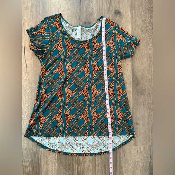 LuLaRoe Giraffe Print Classic Tee Size Medium - Picture 2 of 7